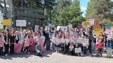 Niksar'da özel çocuklar çevre temizliği yapıp fidan dikti