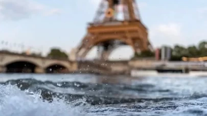 Paris Olimpiyatları'nda Sen Nehri krizi: Kirlilik nedeniyle antrenmanlar iptal edildi