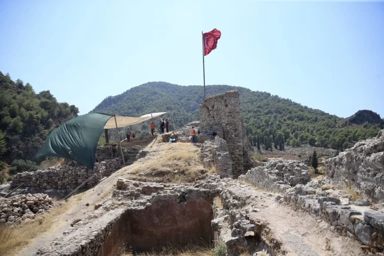 Fethiye Kalesi'nde Antik Bir Keşif: Apollon Heykeli