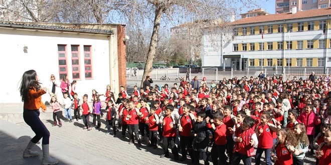 Şule öğretmen sosyal medyada gündem oldu