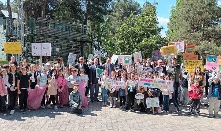 Niksar'da özel çocuklar çevre temizliği yapıp fidan dikti