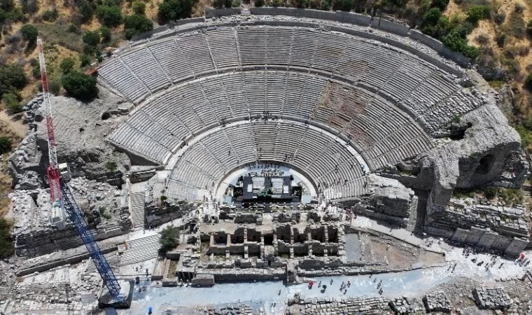 Efes'in Gizemli Kapısı Gün Yüzüne Çıkıyor