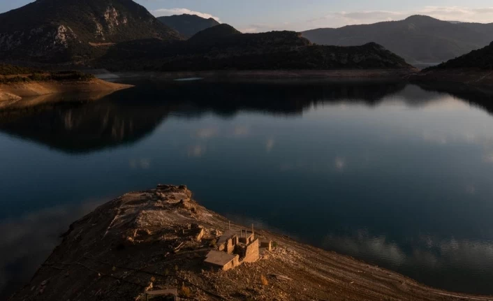 Kuraklık, Yunanistan'da Kayıp Bir Köyü Yeniden Ortaya Çıkardı