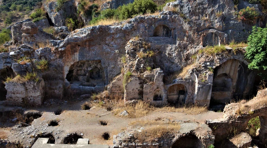 Yedi Uyuyanlar Mağarası: İzmir’in Tarih ve Efsane Durağı