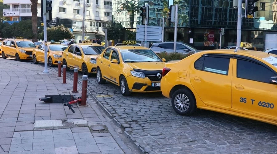 İzmir’de Taksicilerden Korsan Taşımacılığa Tepki