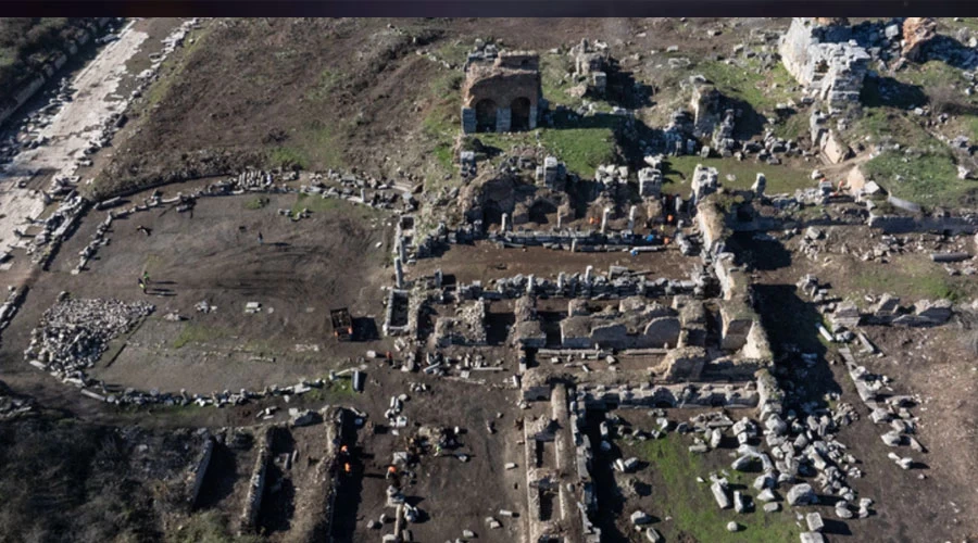 Efes’te Roma Dönemine Ait Hamam Gün Yüzüne Çıkıyor