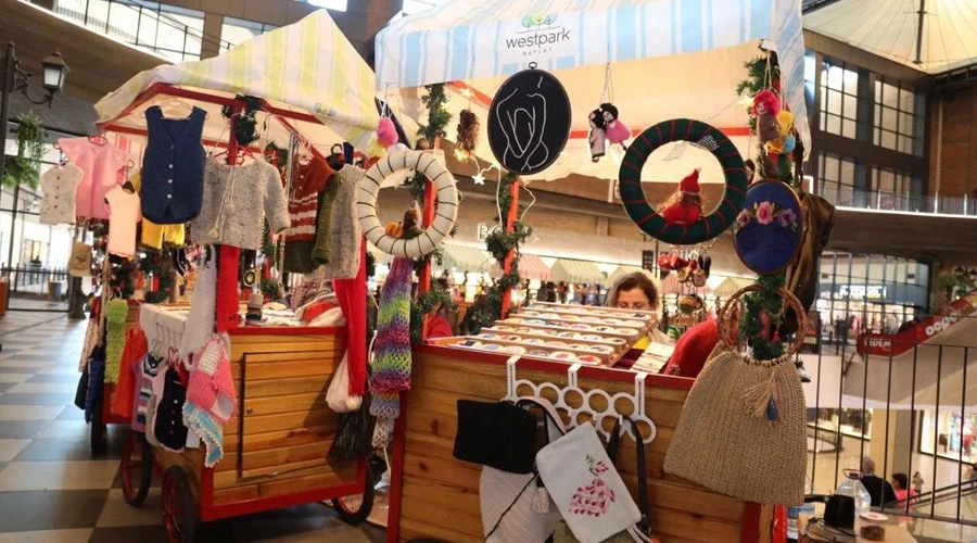 İzmir’de Kadın Girişimcilerin El Emeği Ürünleri Görücüye Çıktı