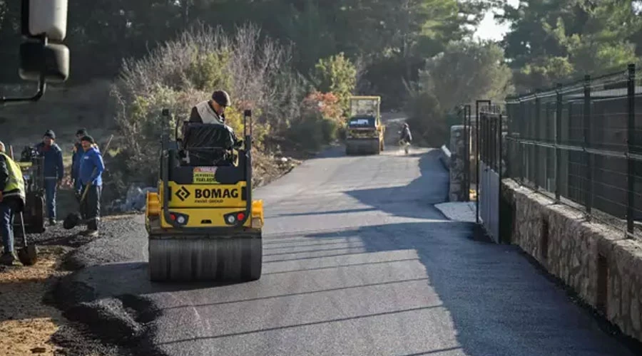 Bornova’da 8 Mahalleye Eş Zamanlı Asfalt Serimi Yapıldı