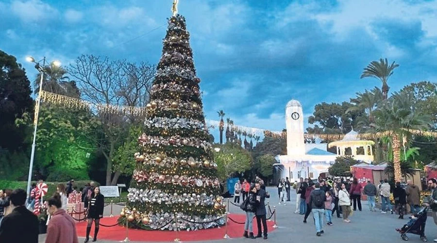 İzmir’de Yeni Yıl Coşkusu Renkli Festival Başladı