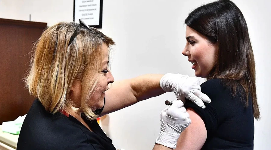 İzmir'den Örnek Uygulama: HPV Aşısı Kampanyası Başladı