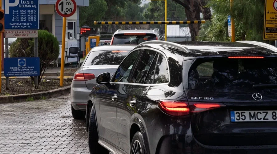 İzmir'de Otopark Ücretlerine Zam Yok