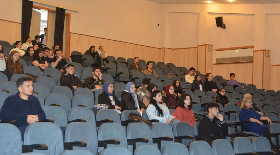 İzmir’de “Etkili İletişim ve Sunum Teknikleri” Semineri Düzenlendi