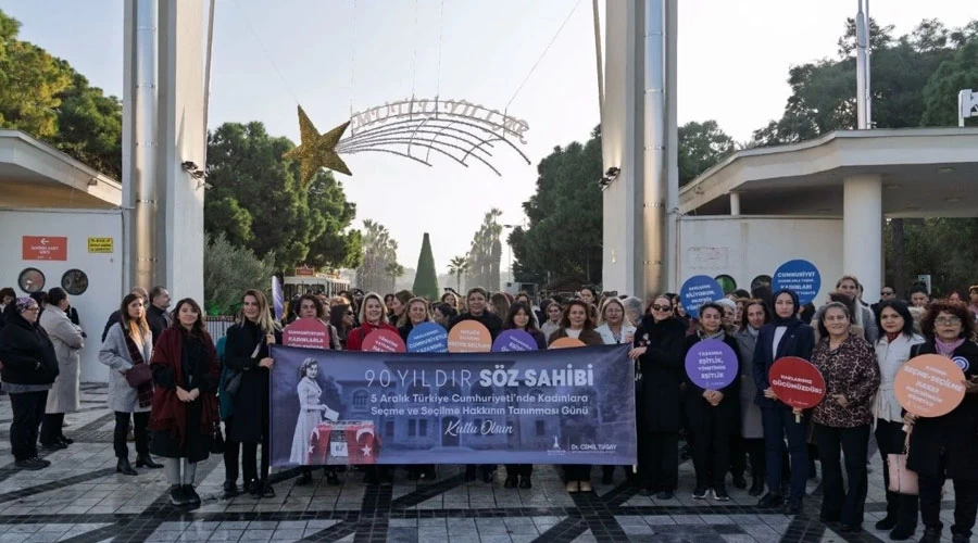 İzmir’de Kadınlar Seçme ve Seçilme Hakkının 90. Yılını Kutladı