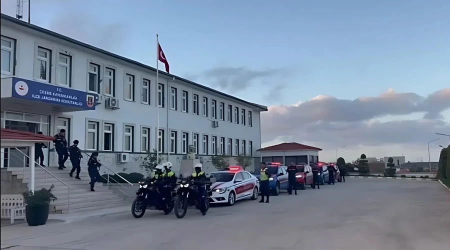 Çeşme’de Jandarma Uygulamasında Firari Hükümlü Yakalandı