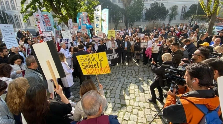 İzmir'de Aile Hekimleri Yeniden İş Bırakacak