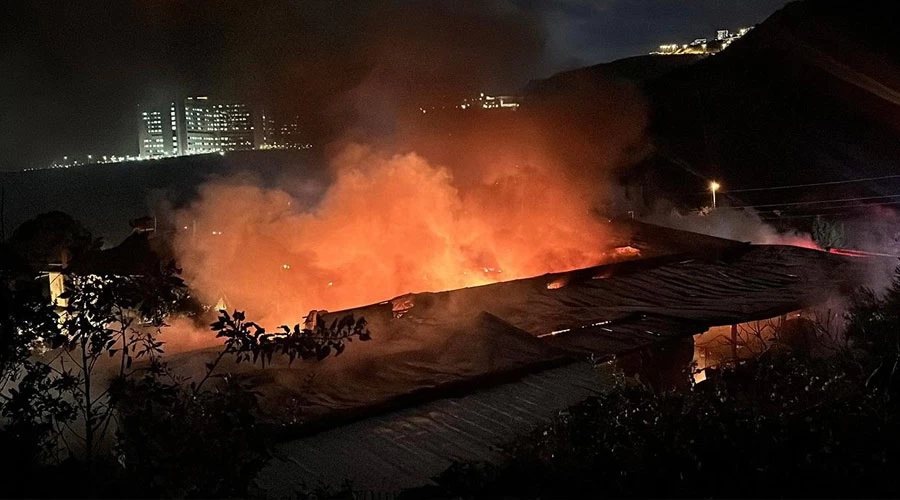 İzmir Bornova'da Tekstil Fabrikasında Korkutan Yangın