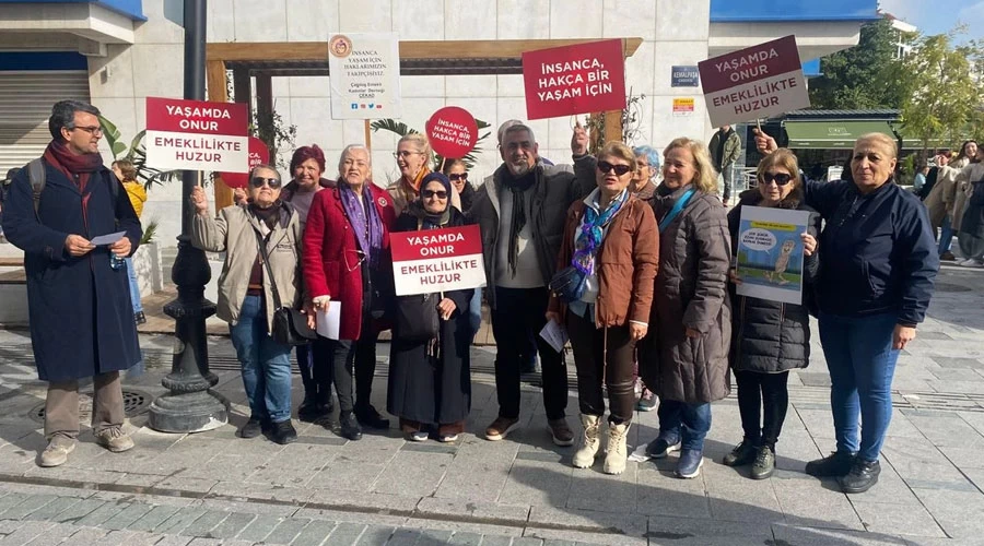 İzmir’de Emekli Kadınlardan Protesto