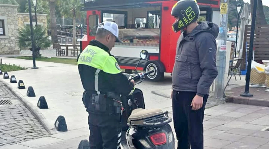 İzmir Çeşme’de Motosiklet Denetimlerinde Cezalar Yağdı