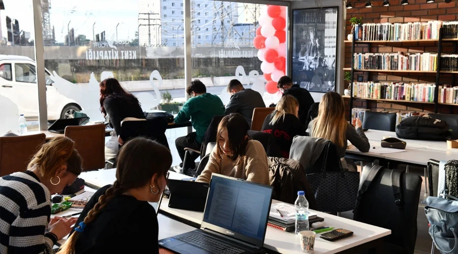 Çiğli’de Açılan Özge Polat Kent Kitaplığı’na Yoğun İlgi