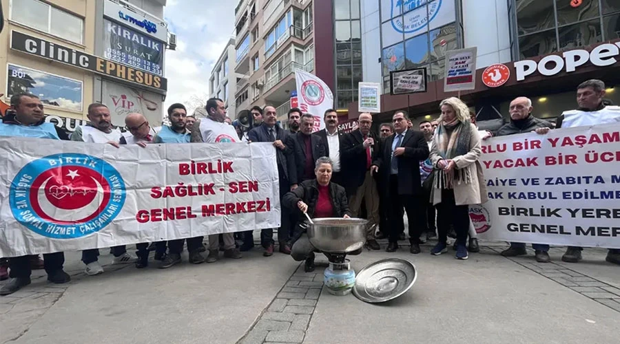 İzmir’de Memurlardan Helvalı Protesto