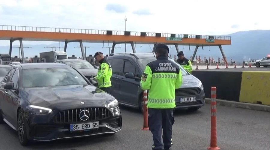 İzmir Otoyol Jandarması Suç ve Suçlulara Geçit Vermiyor