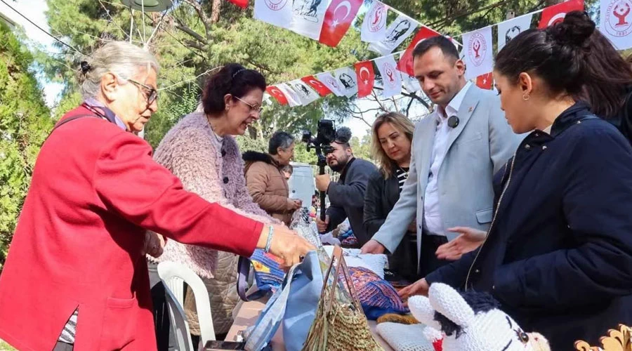 İzmir’de Sevgililer Günü Pazarı