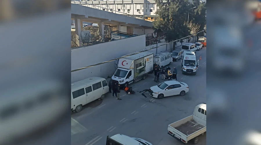 İzmir’de Trafik Işığı Olmayan Kavşakta Kaza