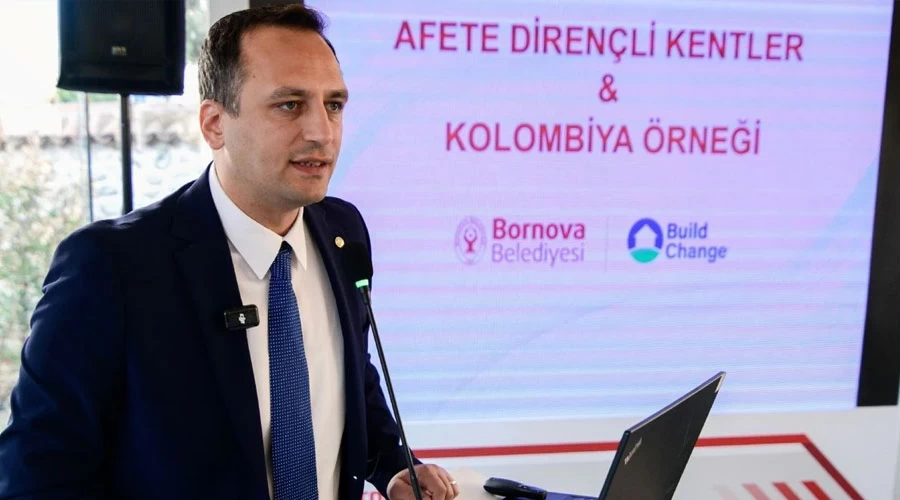 Bornova Belediyesi’nden Muhtarlara Afet Eğitimi