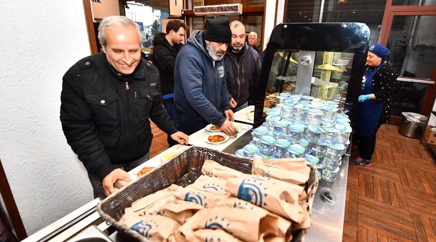 İzmir'de Ramazan Boyunca Ücretsiz İftar